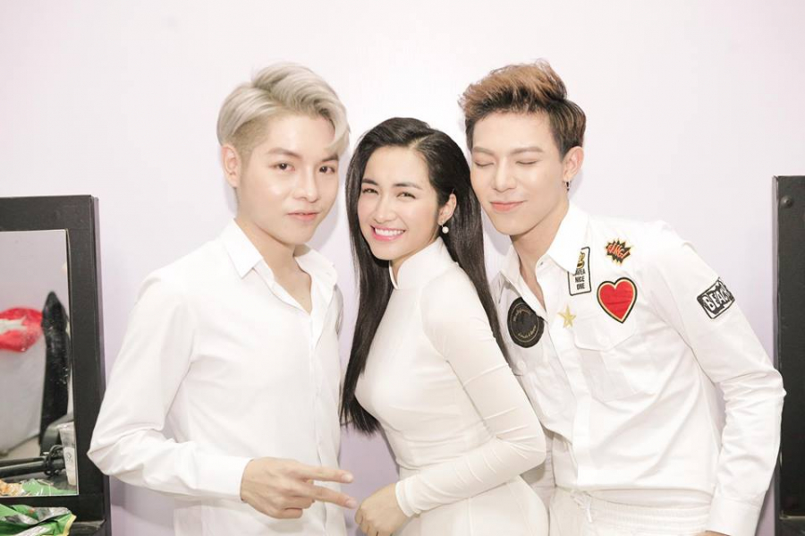 Mặc dù ngoài đời, mỗi người theo đuổi một dòng nhạc cũng như phong cách riêng nhưng mỗi lần xuất hiện cùng nhau lại hợp cạ đến lạ.    
