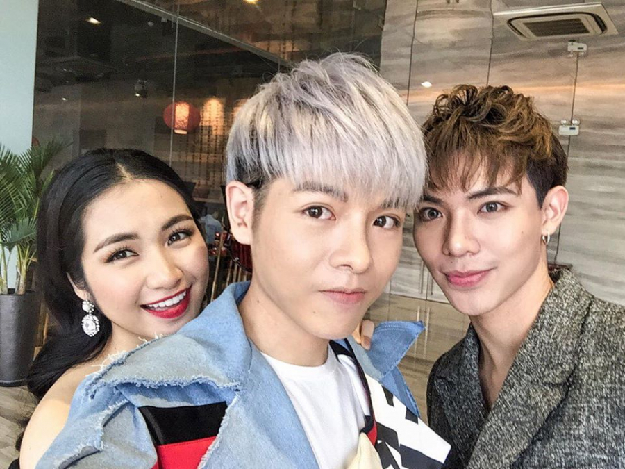 Cả ba cực cá tính và nhắng nhít trong hình selfie.    