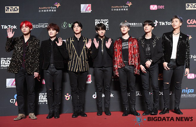 BTS dẫn đầu quân đoàn ca sĩ, idol châu Á. Năm nay với thành tích siêu khủng, BTS trở thành ngôi sao không thể thiếu trong các lễ trao giải cuối năm. Tại MAMA năm nay, BTS cũng liên tục giành được những giải thưởng lớn nhất, cao quý nhất cho những đóng góp của nhóm cho làng nhạc Hàn nói riêng và châu Á nói chung    