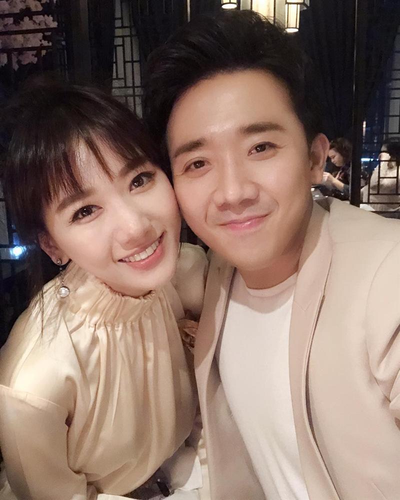 Trong khi mặt nàng vẫn V-line như ngày nào thì chàng 