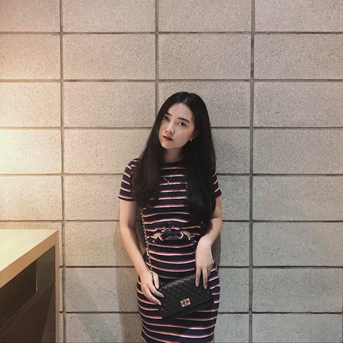 Những kiểu váy thun ôm sát giúp cô khoe những đường cong Sh88bet đăng ký miễn phí.  
