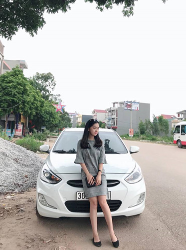 Phụ kiện thường đi kèm với Shbet999 com đăng nhập của Hà Trang là túi xách, đồng hồ và kính mắt. Ảnh: FBNV.  