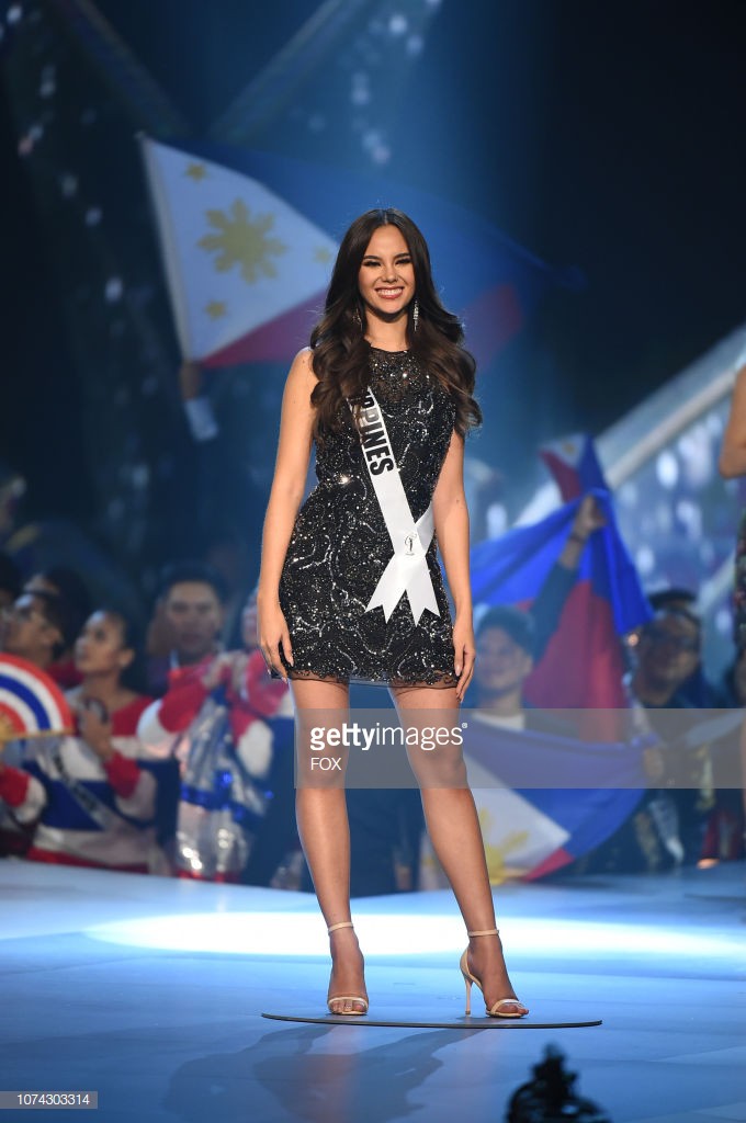 Người đẹp Philippines diện thiết kế thêu đính tinh xảo và rất 
