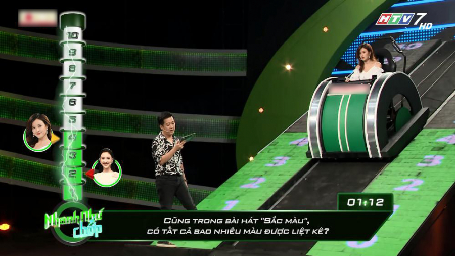 Sau đó, Trường Giang tiếp tục đưa ra câu hỏi: 