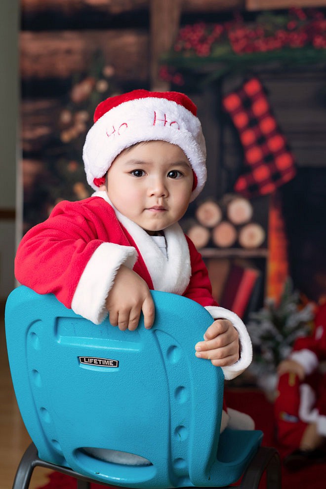 Bà xã Đan Trường chia sẻ: “Mỗi dịp Giáng sinh, mình đều dành thời gian ở nhà cùng Shbet111 slot, casino, thể thao, xổ số. Đó là dịp mà tôi rất thích, để gửi tặng Shbet111 slot, casino, thể thao, xổ số và bạn bè những món quà yêu thương. Và cá nhân mình cũng nhận được những món quà yêu thương đó từ người thân của mình”.    