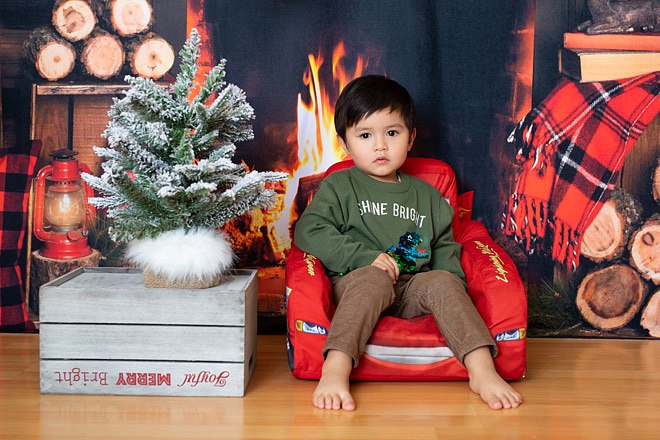 Chị Thủy Tiên cho biết thêm: “Ngoài đồ mới, mình cũng sẽ gửi tặng tất cả quần áo cũ của Thiên Từ cho những ông bố bà mẹ đang có con nhỏ. Những khán giả này đã nhắn tin tới mình mong muốn có được đồ của Thiên Từ để con em họ được dễ nuôi như Thiên Từ. Trong thời gian vừa qua, mình đã nhận được khá nhiều tin nhắn mong muốn xin quần áo bé”.    