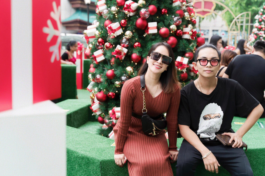 Khánh Thi hạnh phúc cùng chồng đón giáng sinh.