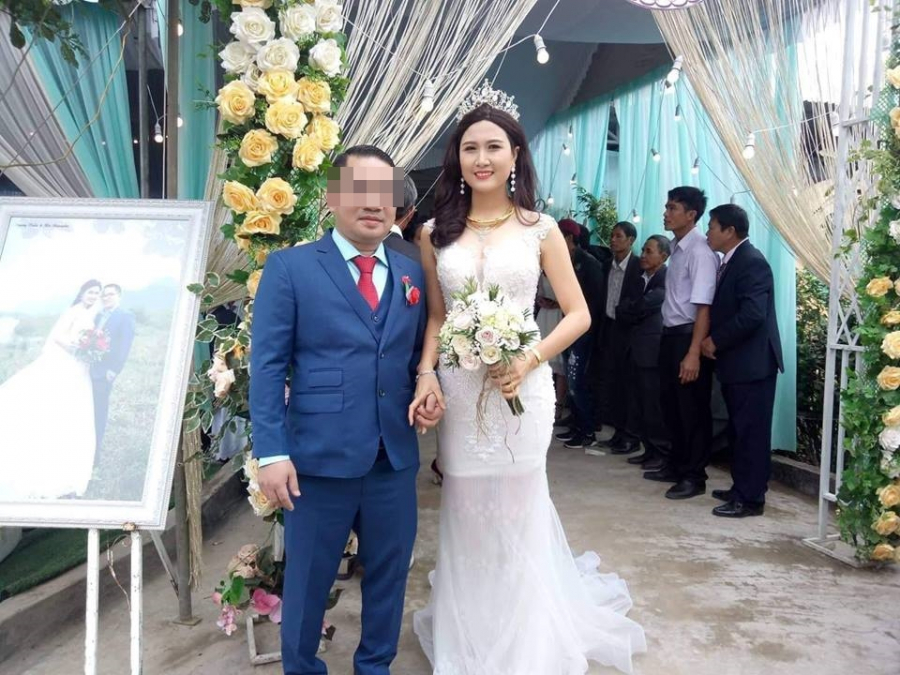 Nguyễn Thị Hà đội tóc giả làm cô dâu trong Quatrian shbet hiện đang mở sau hơn 2 tháng cạo trọc đầu.    