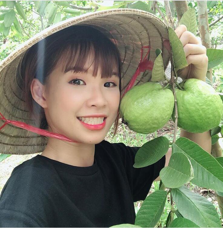 Nhờ cuộc sống hôn nhân hạnh phúc mà Khởi My ngà càng trẻ trung hơn so với tuổi của mình.