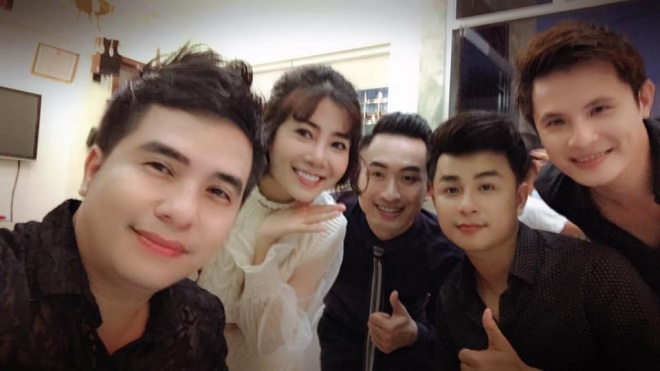 Hình ảnh Mai Phương đi lưu diễn ở TP Mỹ Tho.    