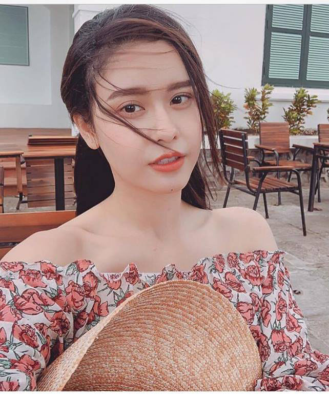 Mới đây, trên trang cá nhân Instagram của mình, Trương Quỳnh Anh đã đăng 1 bức hình xinh đẹp kèm theo dòng trạng thái: 
