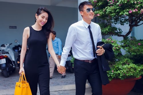 Thủy Tiên - Công Vinh nắm tay nhau bền chặt qua bao sóng gió, thị phi.    