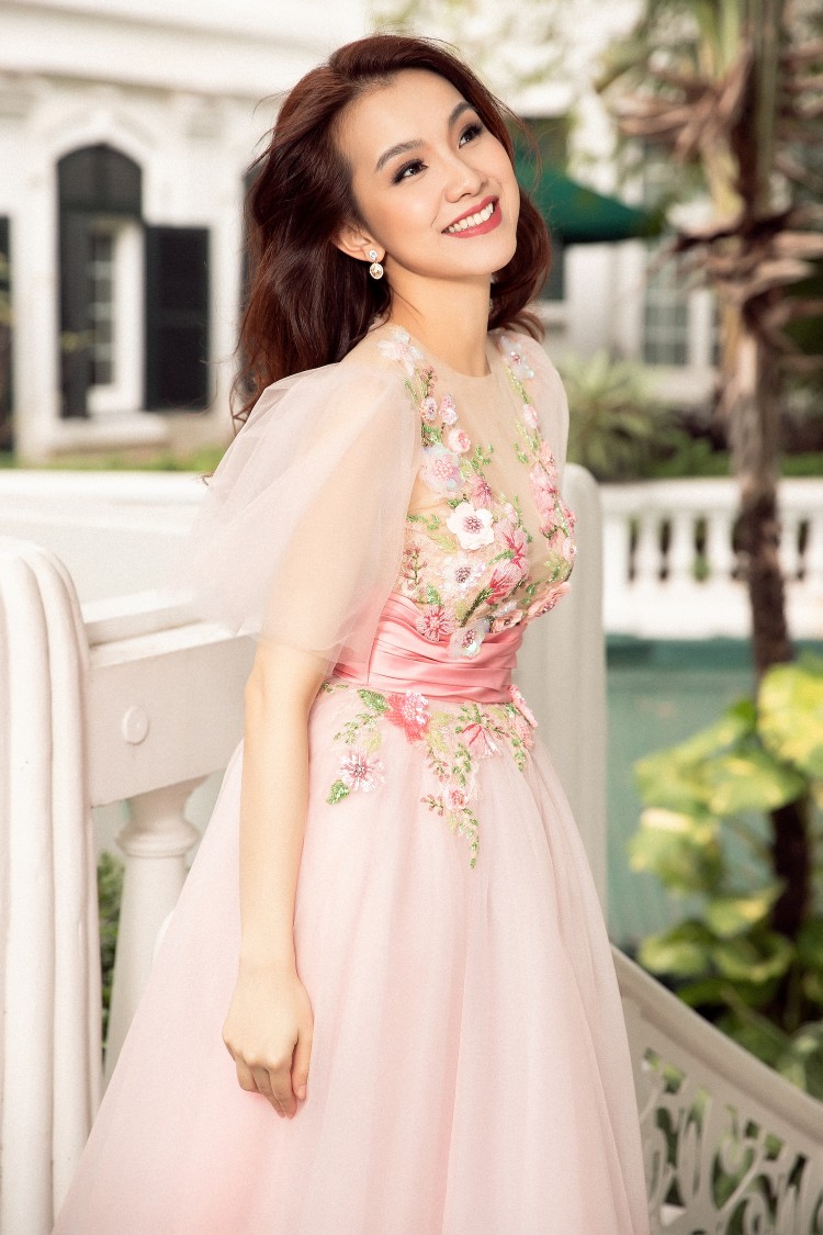 Sau nhiều năm rời showbiz để chăm lo cho Shbet111 slot, casino, thể thao, xổ số, mới đây, Thùy Lâm - hoa hậu Hoàn vũ Việt Nam đầu tiên, đã trở lại vô cùng xinh đẹp khi làm mẫu ảnh, diện lên mình những sáng tạo mới nhất trong bộ sưu tập thời trang ready-to-wear mới nhất của nhà thiết kế Lê Thanh Hòa.    