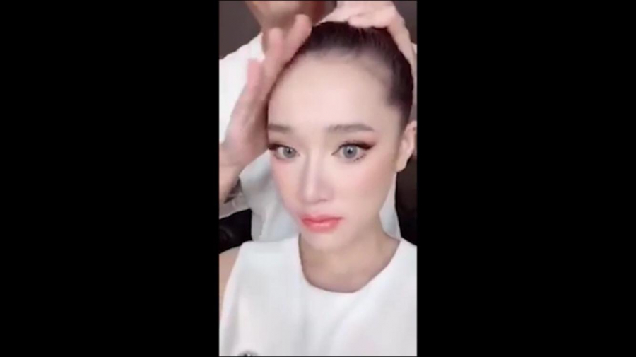 Nhã Phương khiến người hâm mộ phát hoảng với gương mặt khác lạ.