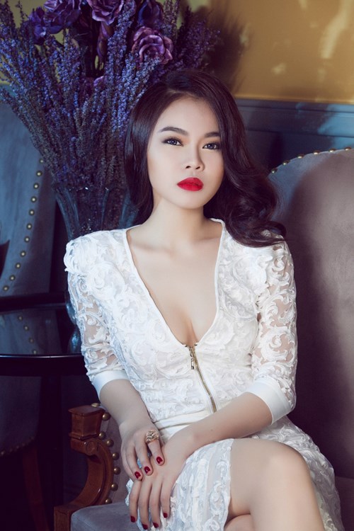 Nhắc đến Giang Hồng Ngọc, khán giả sẽ không thể nào quên được hình ảnh cô ca sĩ với giọng hát đầy nội lực.
