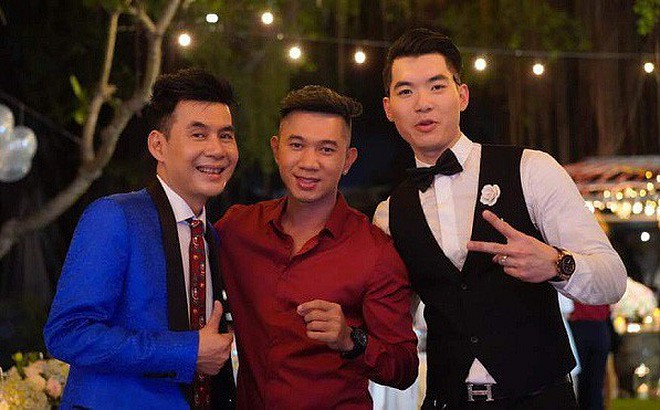 Vì đảm nhận vai trò MC tiệc cưới của Trương Nam Thành nên ca sĩ Đoan Trường có mặt rất sớm.    