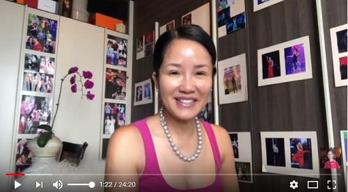 Cách đây không lâu, trên kênh youtube của riêng mình, nữ ca sĩ mới đăng tải clip hướng dẫn các mẹ bỉm sữa cách trang điểm. Thế nhưng, người ta quan tâm đến nội dung video thì ít mà bàn về nhan sắc người đẹp thì nhiều. Trên gương mặt người đẹp có nhiều đẹp khác lạ, đầu tiên là chiếc răng khểnh làm nên thương hiệu một thời của cô không cánh mà bay, thay vào đó là hàm răng trắng đều tăm tắp.Có lẽ Hồng Nhung đã chỉnh răng, niềng răng để có hàm răng đều và đẹp hơn.  Làn da của Hồng Nhung không còn bóng và căng mịn như trước nữa, đã có nế nhăn ở 2 bên khóe mắt cô. Làn da của Hồng Nhung không còn bóng và căng mịn như trước nữa, đã có nế nhăn ở 2 bên khóe mắt cô.  Không những thế, người ta thấy sự khác lạ ở mũi, Mừng SHBET phiên bản mới 2025 và mặt khiến cô vướng nghi vấn sử dụng dao kéo để níu giữ tuổi xuân.  