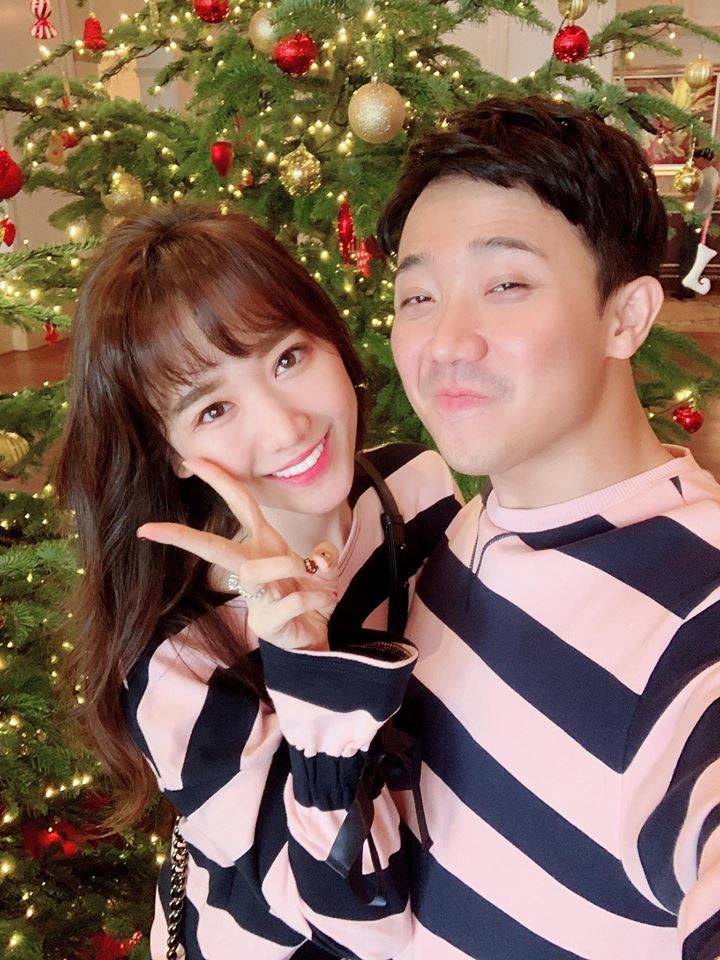 Ít giờ trước, nhân kỉ niệm hai năm ngày cưới, Trấn Thành gửi lời nhắn nhủ ngọt ngào tới bà xã trên trang cá nhân của mình. Nam danh hài viết: 