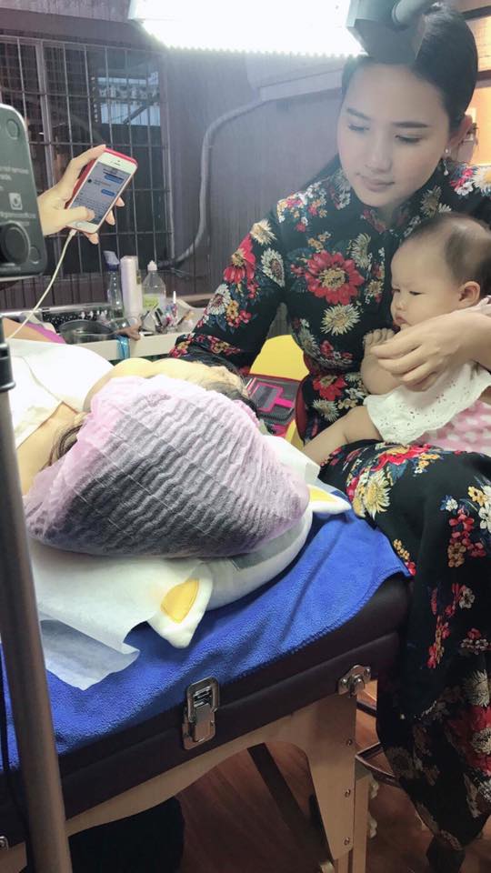 Phan Như Thảo của bây giờ vừa làm việc tại nhà vừa chăm con, đi ngủ lúc 2 giờ sáng,không có thời gian đi spa.