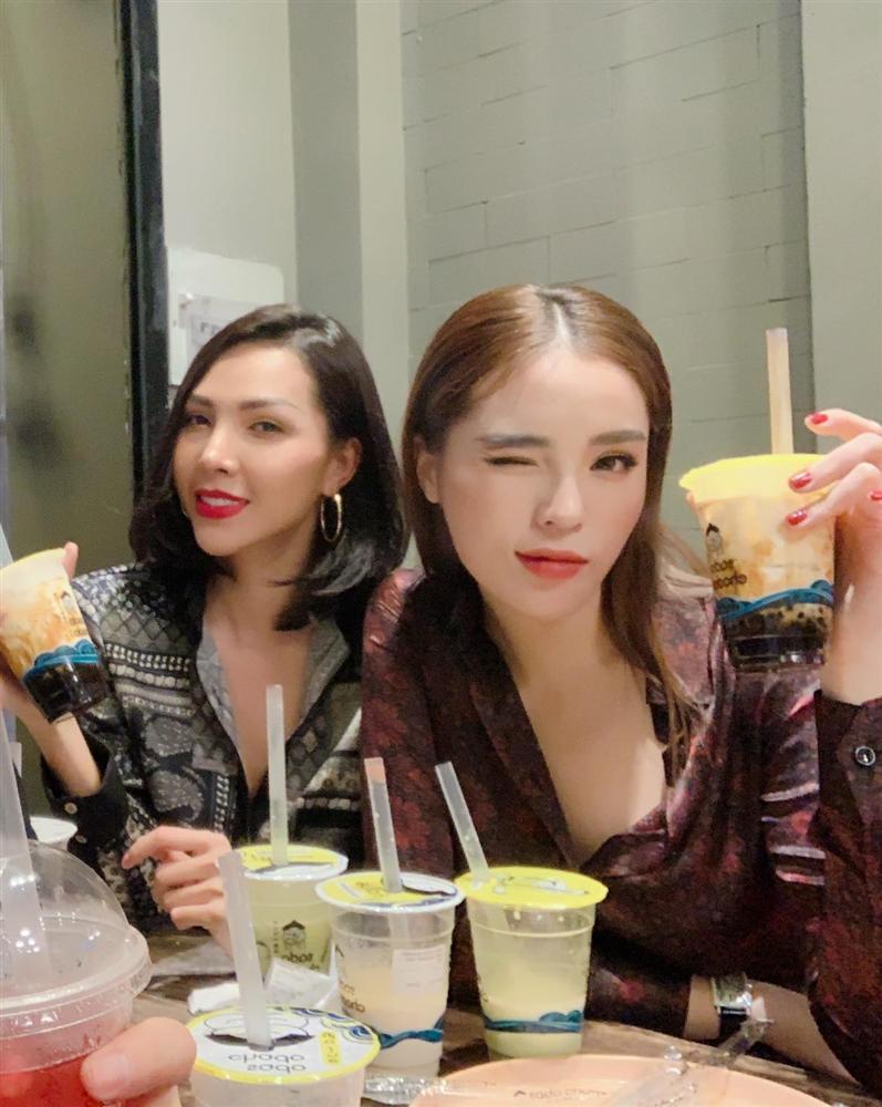 Cặp đôi thường xuyên đi ăn uống cùng nhau.  