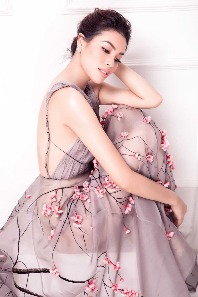 Phạm Hương từng vướng tin đồn sang Mỹ sinh con cho đại gia.