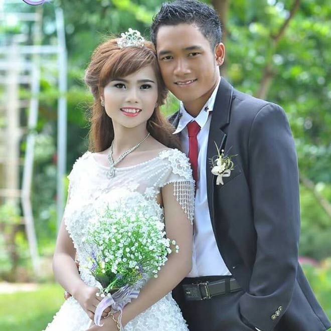 Không giống người chị nổi tiếng, năm 2015, H'Min Niê kết hôn tận hưởng Shbet16 chơi game trực tuyến Shbet111 slot, casino, thể thao, xổ số yên bình tại thôn Sút Đ'Mưng, xã Cư Suê, huyện Cư M'gar, Đắk Lắk. 