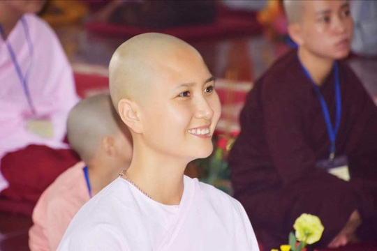 Hình ảnh Nguyễn Thị Hà khi cạo đầu đi tu    
