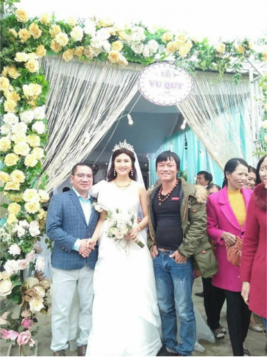 Sau khi tổ chức Quatrian shbet hiện đang mở, Nguyễn Thị Hà bị tố giật chồng. Tuy nhiên, người đẹp đã lên tiếng phủ nhận.    