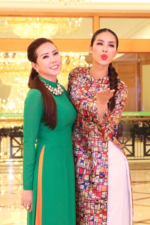 Hoa hậu Phạm Hương và Thu Hoài khiến dân tình bất ngờ khi vướng tin đồn 