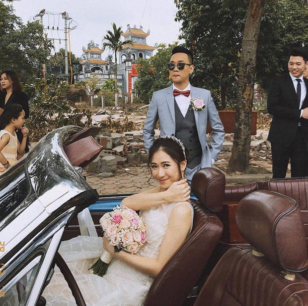 Hình ảnh của JustaTee và Trâm Anh trong lễ ăn hỏi.    