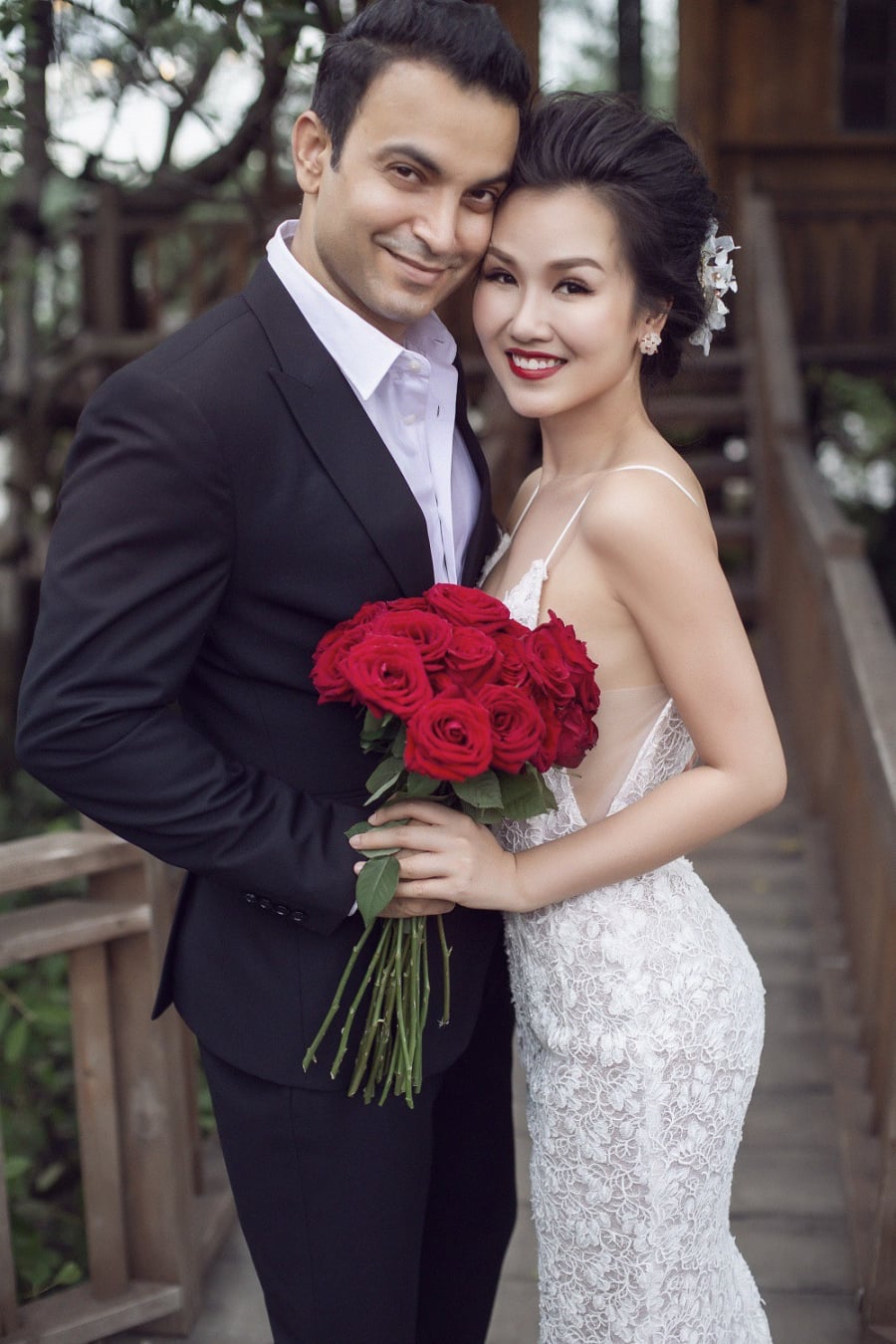 Võ Hạ Trâm và ông xã người Ấn Độ.    