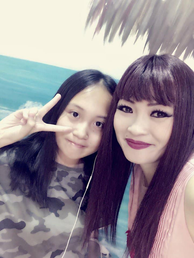 Bản thân bé Gà cũng lựa chọn sự khép kín, ít chia sẻ hình ảnh và Shbet16 chơi game trực tuyến cá nhân trên mạng xã hội. Trong những lần ít ỏi Phương Thanh nhắc về con gái, khán giả có thể thấy bé Gà có tính cách mạnh mẽ giống mẹ.    