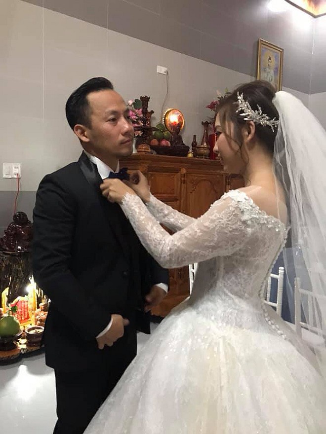 Theo chia sẻ ít ỏi của Thụy Vy về mối tình với Tiến Đạt, rapper này khá yêu chiều bạn gái. Anh thậm chí còn đề nghị thuê tài xế riêng để đưa đón cô đi làm.    