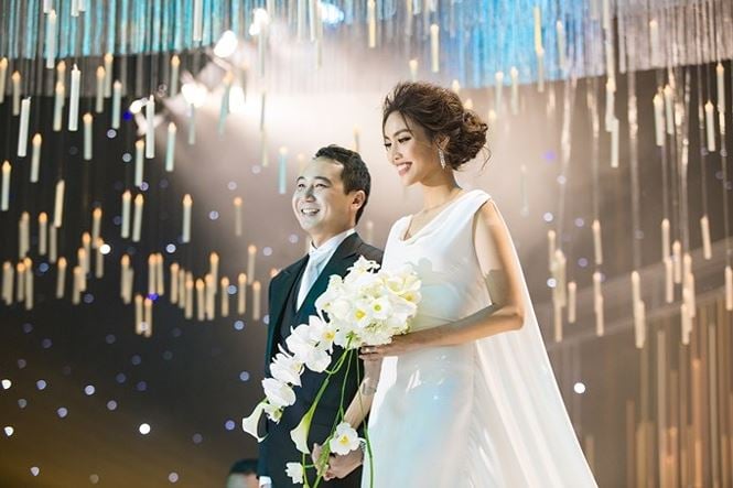 Lan Khuê và ông xã trong Quatrian shbet hiện đang mở xa hoa.  