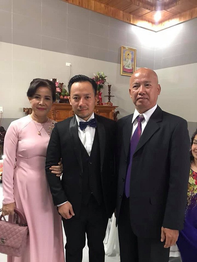 Bố mẹ Tiến Đạt trong ngày trọng đại của con trai    