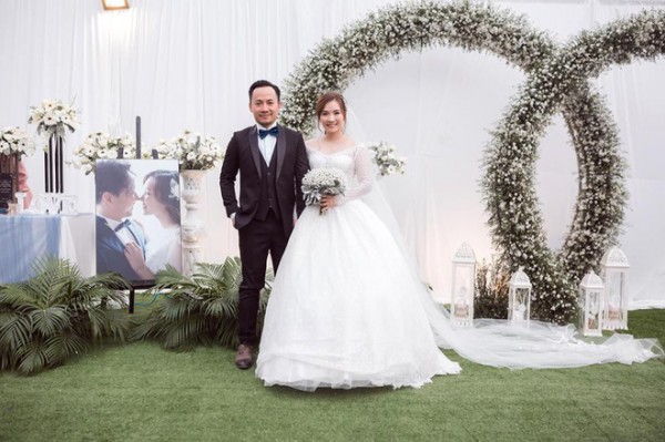 Hari Won khen vợ chồng Tiến Đạt đẹp đôi và gửi lời chúc mừng đến tình cũ.