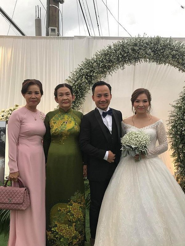 Hình ảnh trong hôn lễ của Đinh Tiến Đạt.