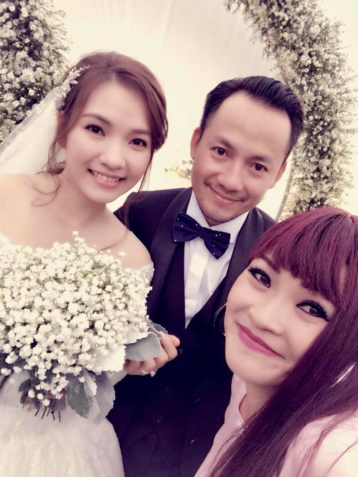 Đến hiện tại, cả hai vợ chồng đều khá thoải mái chia sẻ thông tin và hình ảnh về ngày vui của họ lên mạng xã hội.    