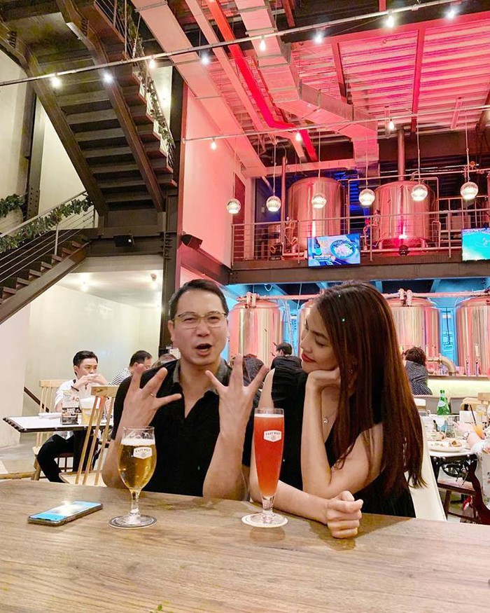 Và hạnh phúc bên chồng doanh nhân.    