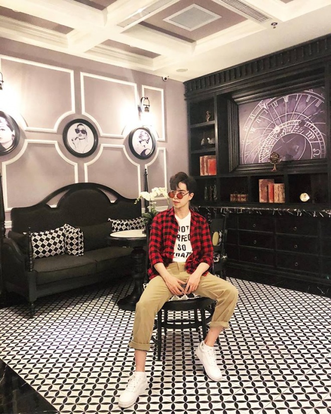 Người yêu tin đồn của ca sĩ Thu Thủy sở hữu gương mặt điển trai, gu ăn mặc sành điệu.    