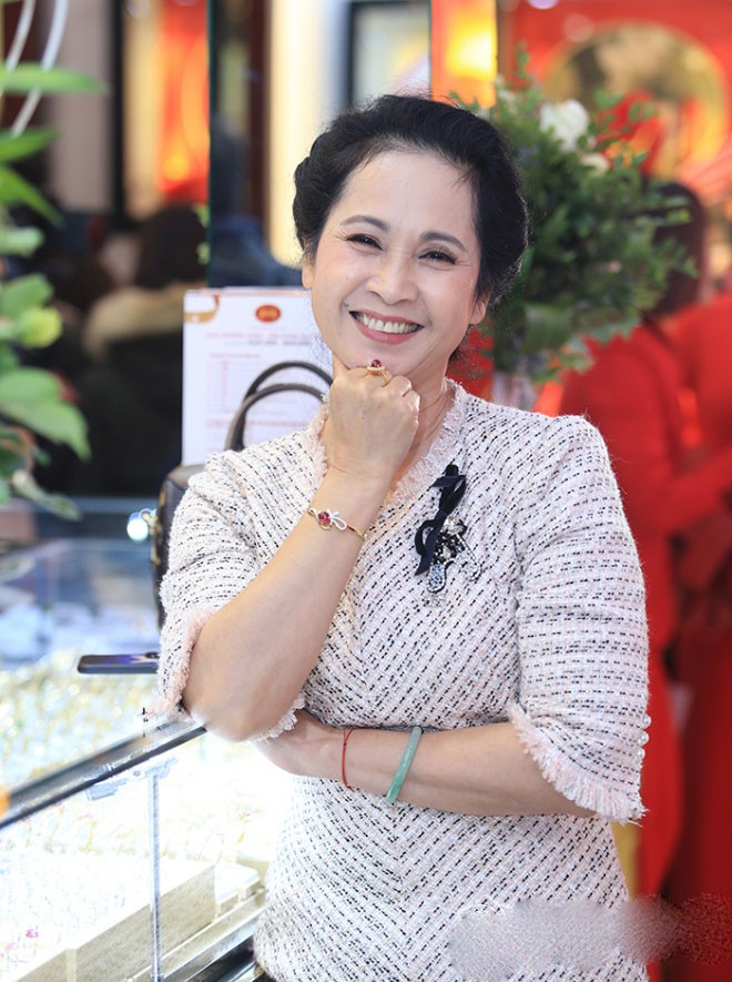 Nghệ sĩ Hương Bông có mối quan hệ rất tốt đẹp với các bà thông gia.