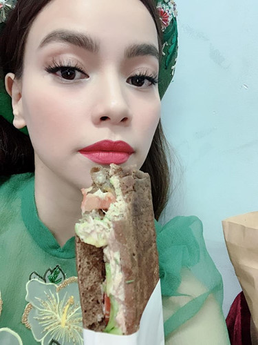 Nữ ca sĩ Hồ Ngọc Hà cũng từng công khai lời mật ngọt dành cho Kim Lý khi được anh chăm sóc chu đáo.