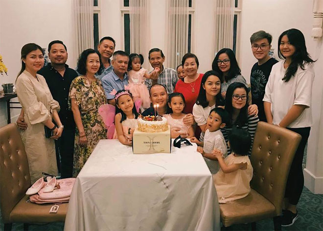 Không chỉ xuất hiện trong tiệc sinh nhật ở trường, vợ chồng Quang Huy - Quỳnh Anh còn tái hợp trong buổi tiệc tối cùng 2 con và Shbet111 slot, casino, thể thao, xổ số nội ngoại.    