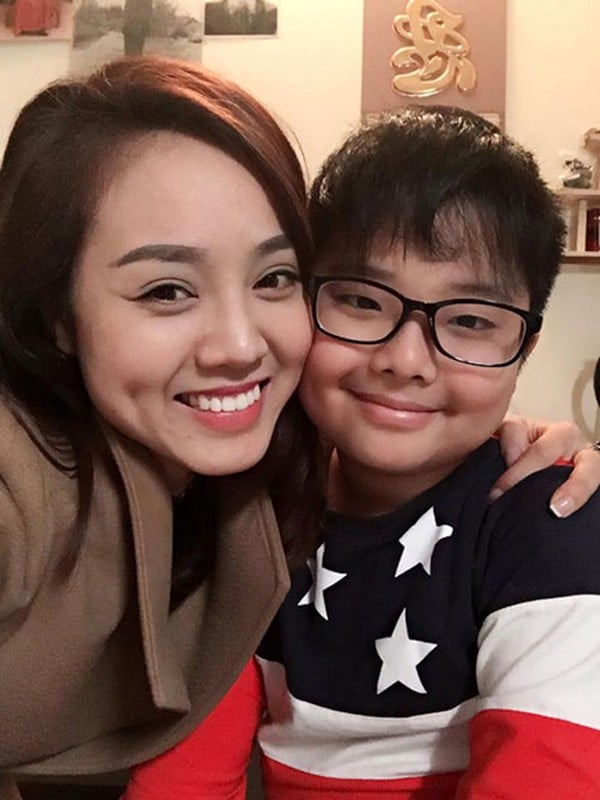 Ngọc Hà còn rất quan tâm và yêu quý con riêng của bạn trai.    