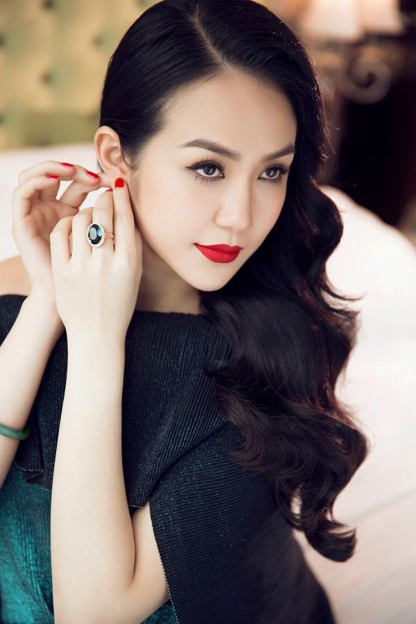 Cận cảnh nhan sắc xinh đẹp của bà xã Tuấn Hưng.
