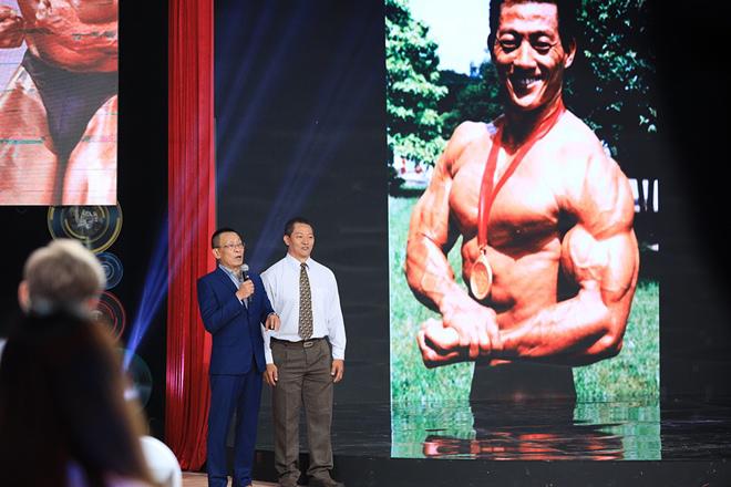 Diễn viên 'Gạo nếp gạo tẻ' hài hước chia sẻ về chuyện ông xã đóng phim cùng nhiều người đẹp  