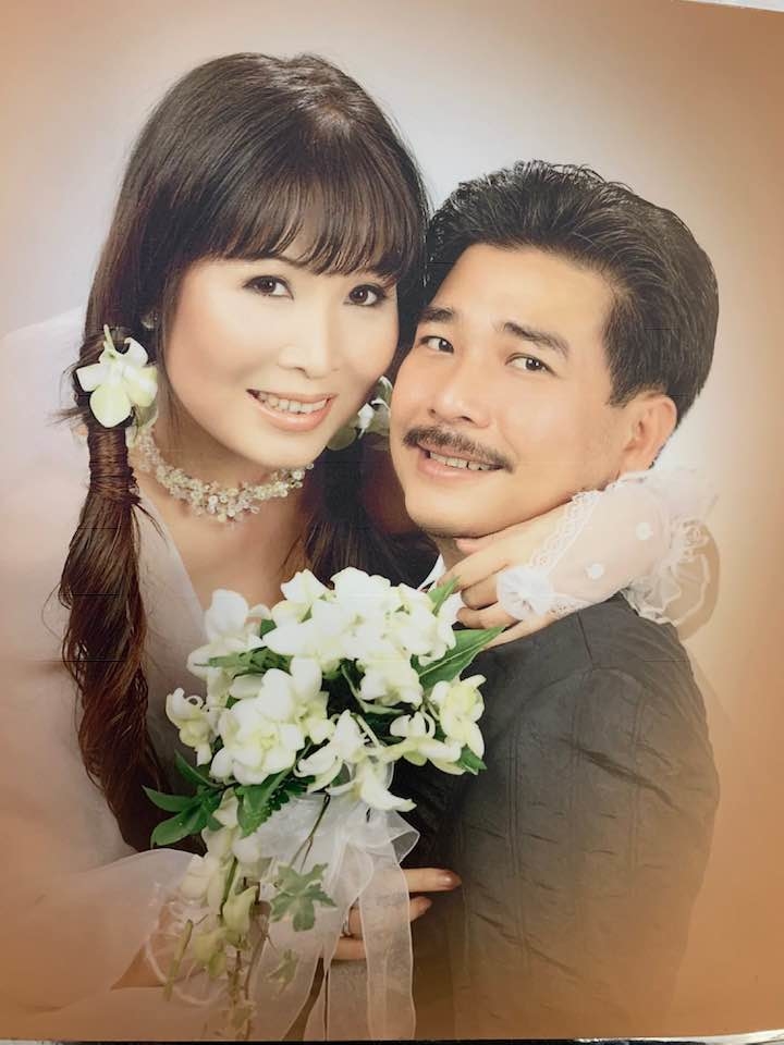 Đây là ảnh cưới mà hai vợ chồng đã thực hiện ở nhiều năm trước khi họ đều còn son trẻ.    