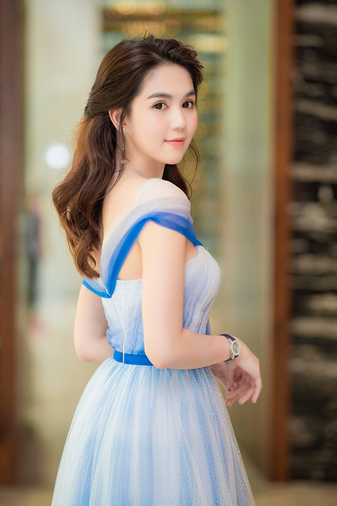 Ngọc Trinh có Shbet16 chơi game trực tuyến sang chảnh khiến bao người mơ ước ở tuổi 30.