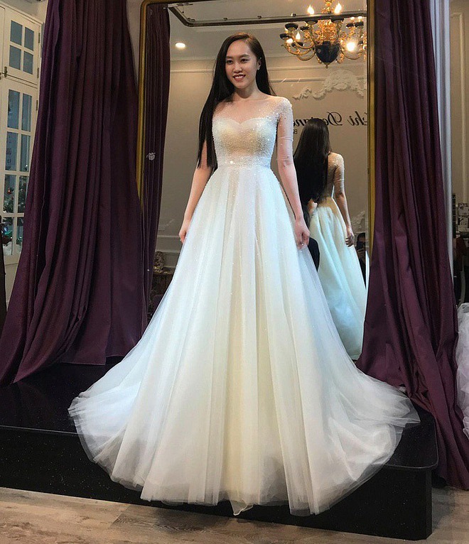 Bà xã kém 19 tuổi so với tuổi 46 của NSND Trung Hiếu.    