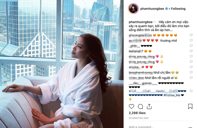 Mới đây, cựu Hoa hậu Phạm Hương đã đăng tải hình ảnh của cô ngồi một mình trong căn phòng, nhìn về phía xa xăm với vẻ mặt đầy trầm tư. Đi kèm bức ảnh, Phạm Hương viết: 